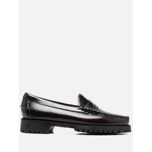 SEBAGO DAN LUG WOMAN